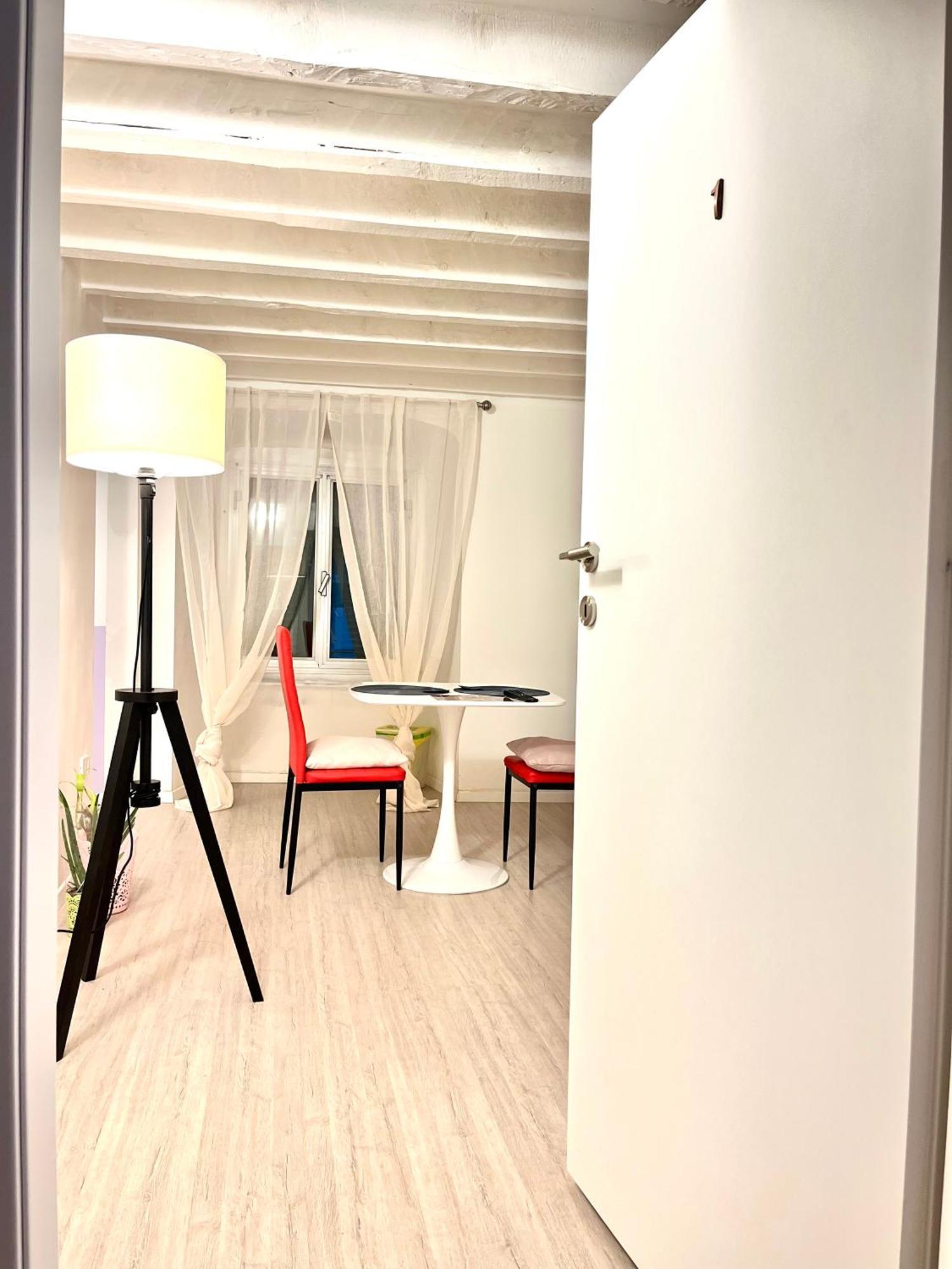 Genova Centro Affittacamere- Bagno In Comune ภายนอก รูปภาพ