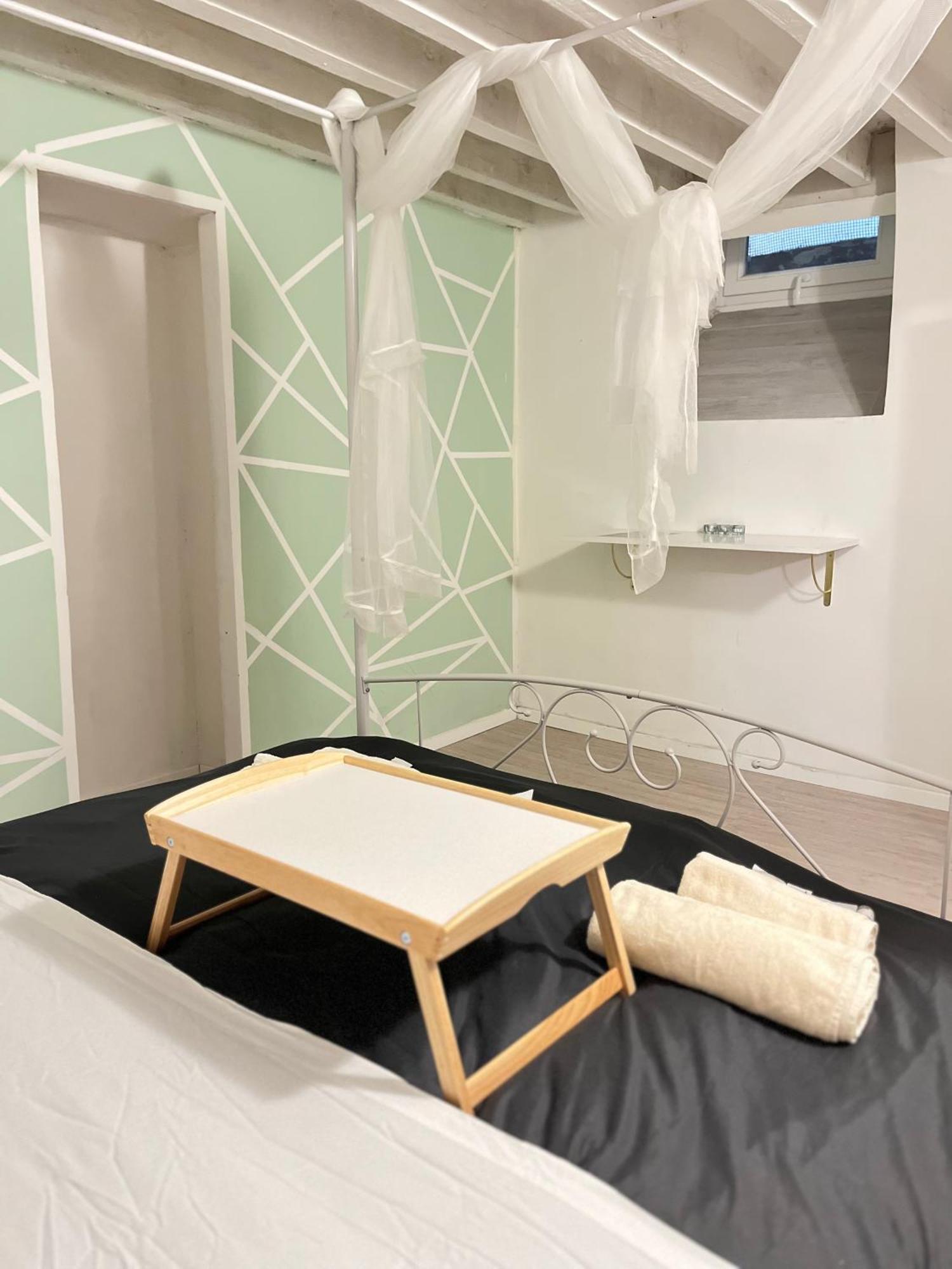 Genova Centro Affittacamere- Bagno In Comune ภายนอก รูปภาพ